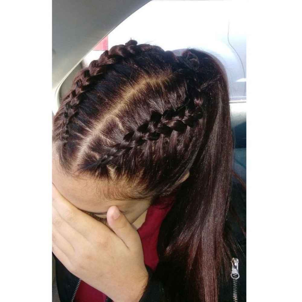 Peinado con trenzas de boxeador en coleta alta