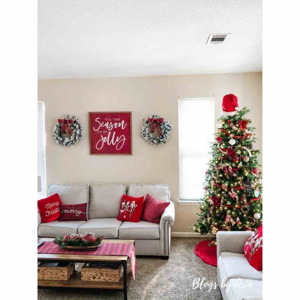 Cuadros con frases navideñas Letrero navideño rojo decorando sala