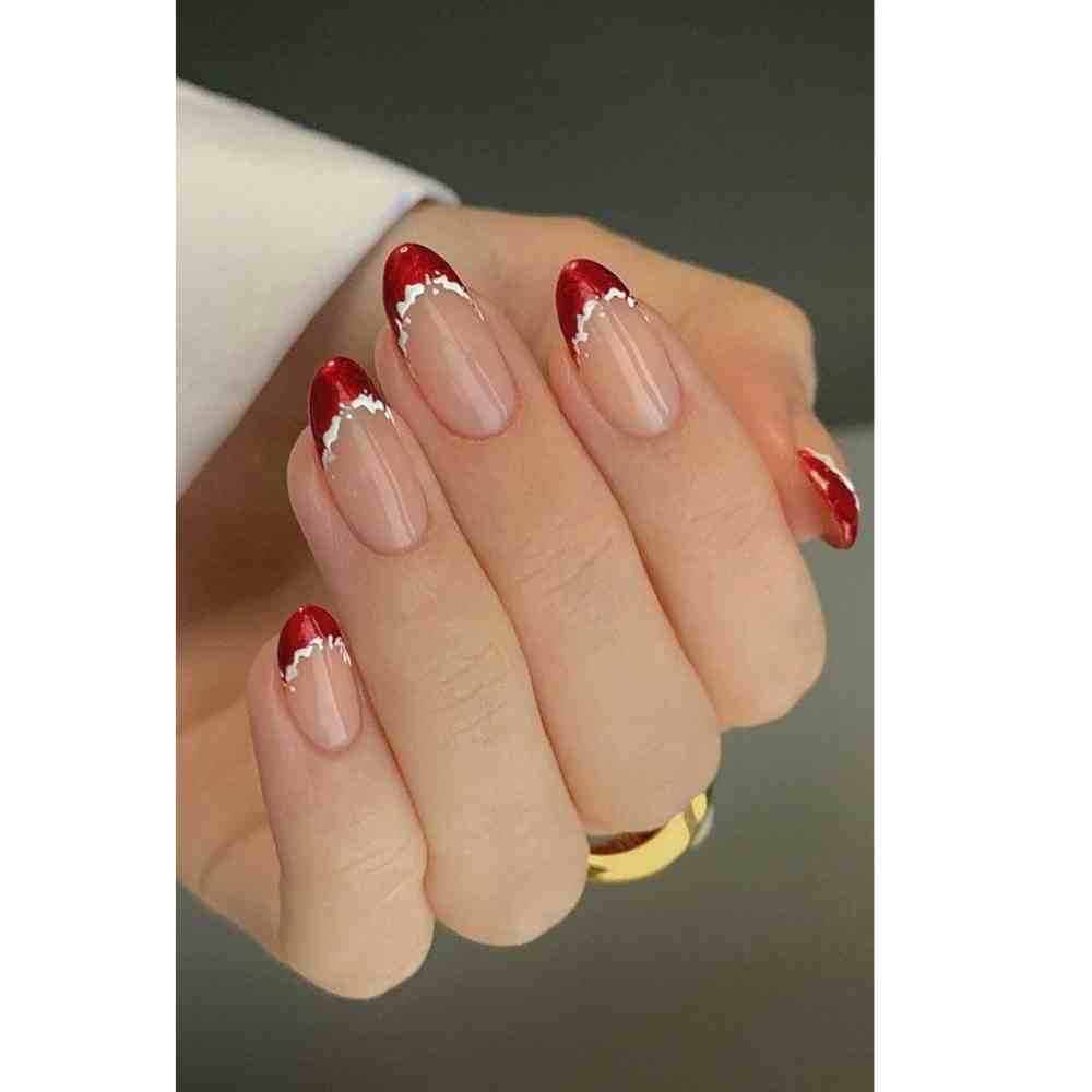 Efecto cromo con blanco Uñas almendra con efecto cromo rojo para navidad
