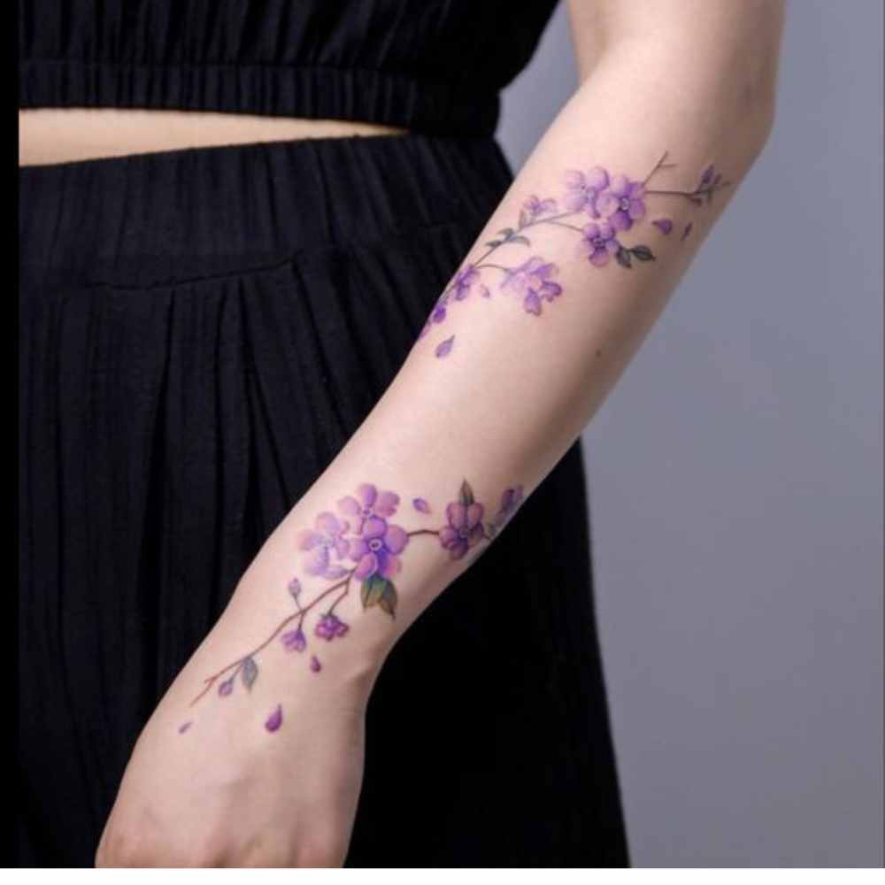 5 ideas de tatuajes con enredaderas de flores para usarlos en tus brazos 1