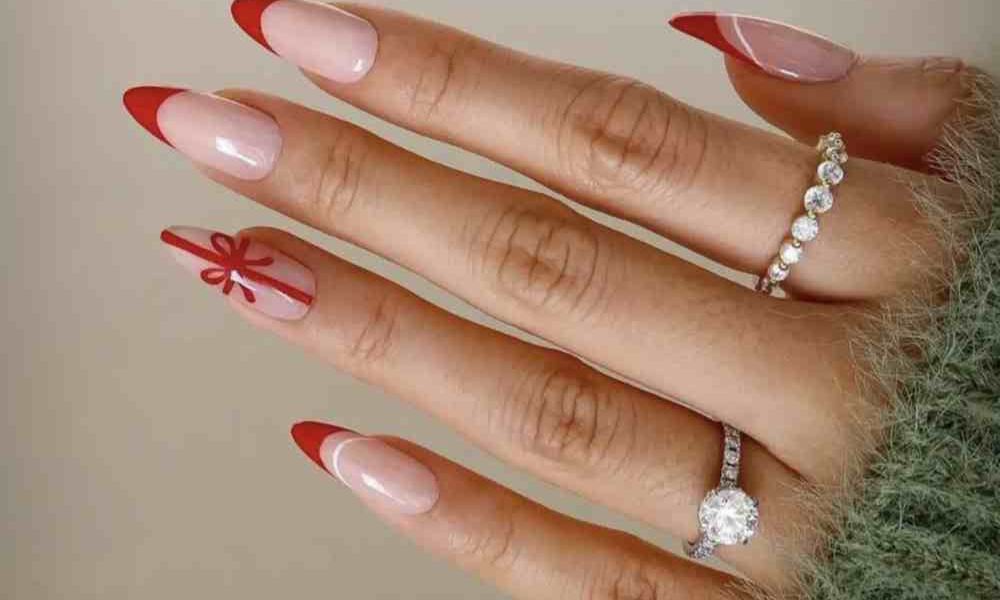 10 diseños de uñas rojas para Navidad con estilo aesthetic 7