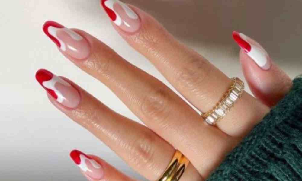 Uñas con diseño melted rojo para cena navideña