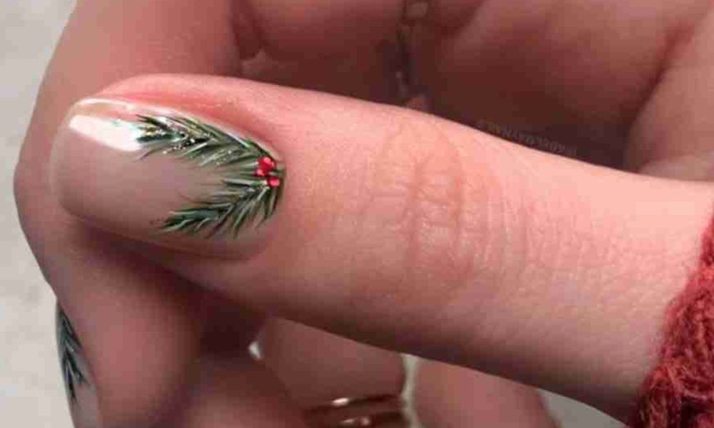 Mistletoe nails