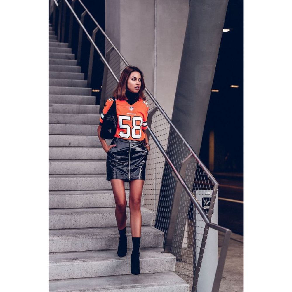 10 outfits con playeras futboleras que tienen mucho estilo