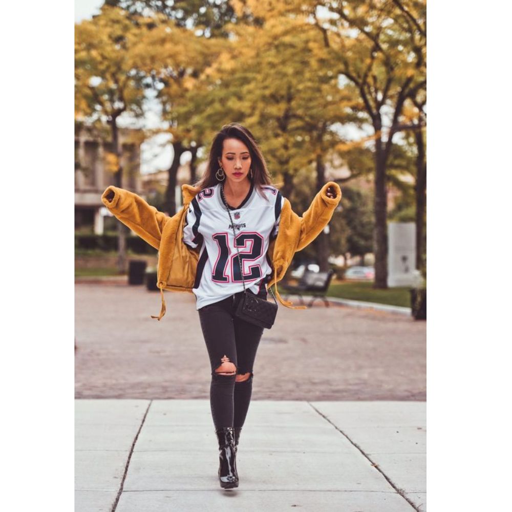 10 outfits con playeras futboleras que tienen mucho estilo