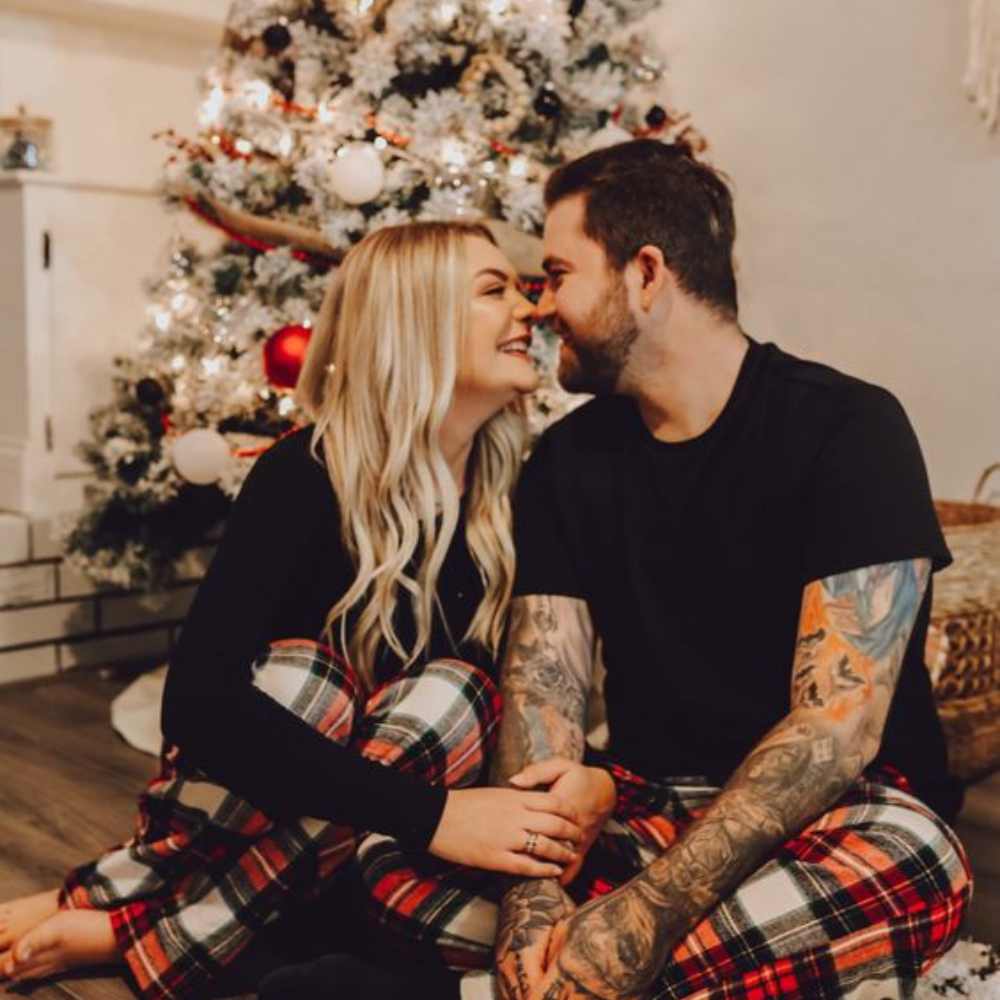 10 poses que puedes hacer con tu pareja en el Árbol de Navidad | Mujer de 10