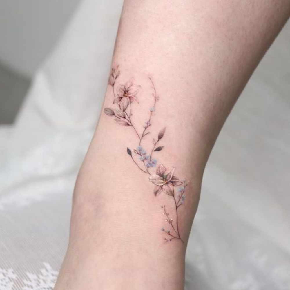 5 ideas de tatuajes con enredaderas de flores para usarlos en tus brazos 3