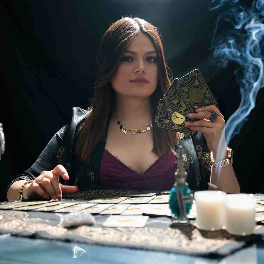Una invitación para ti que estás buscando evolucionar y sanar tu alma Brenda Her leyendo tarot
