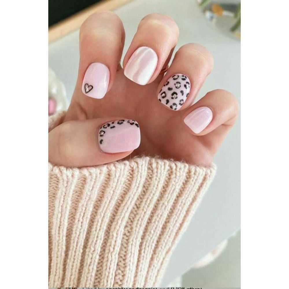 10 ideas para llevar tus uñas animal print en rosa sin ser exageradas