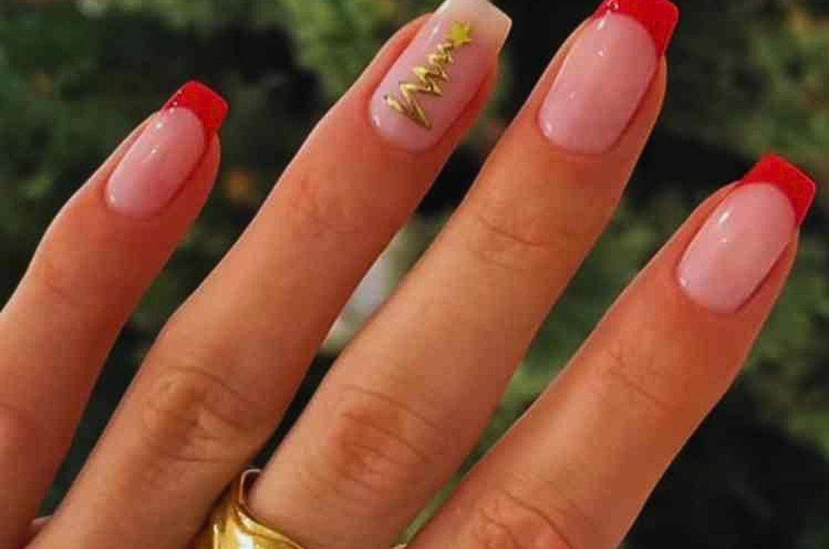 10 diseños de uñas rojas para Navidad con estilo aesthetic