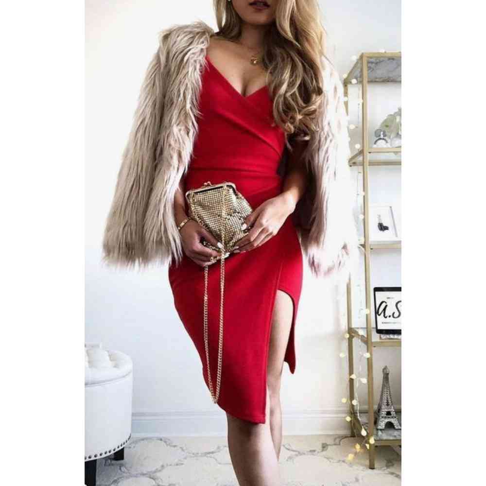 Vestido rojo entallado con gabardina de peluche