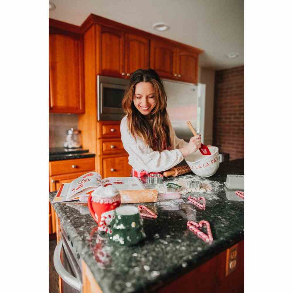 fos navideña cocinando galletas