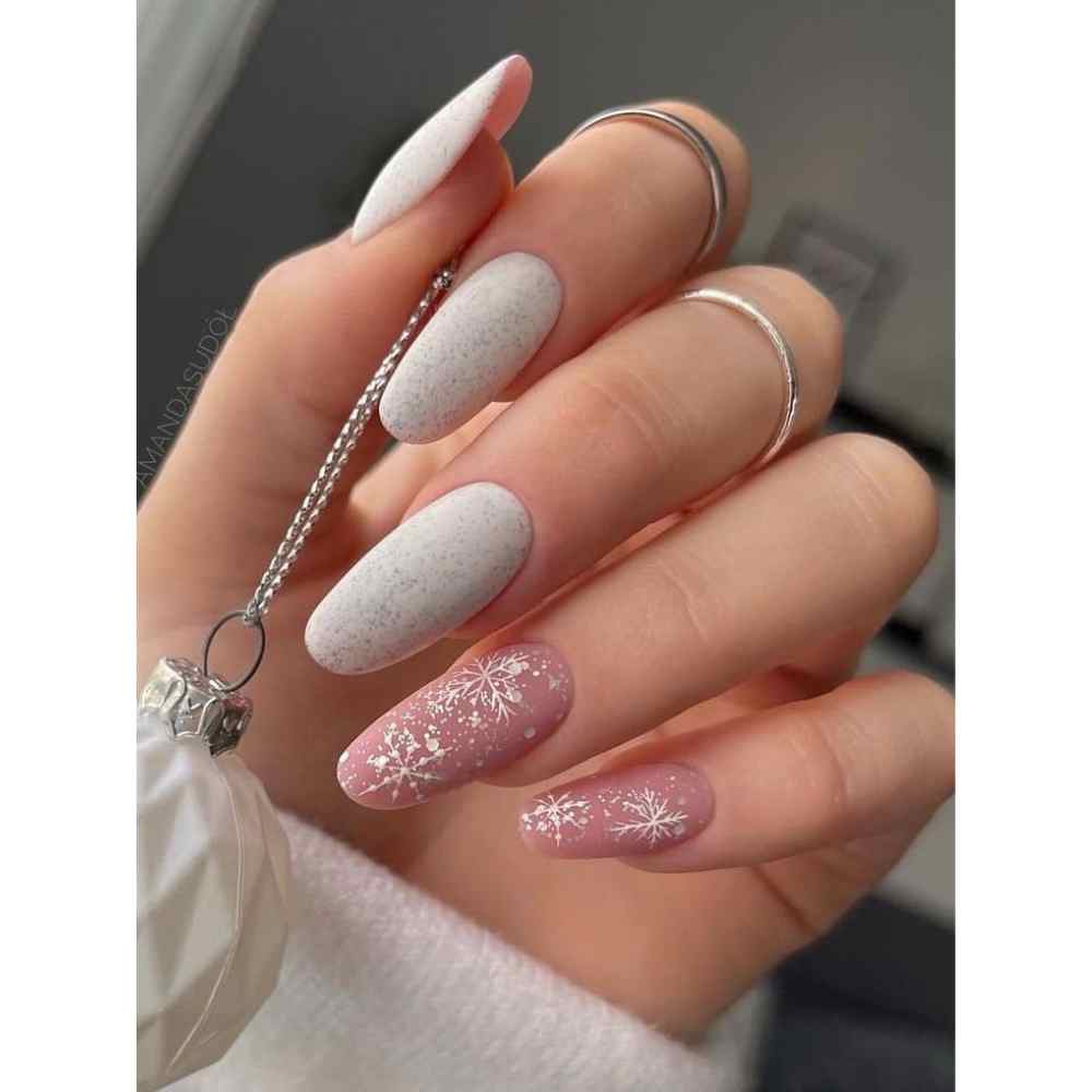 uñas rosa con blanco en efecto cascaron