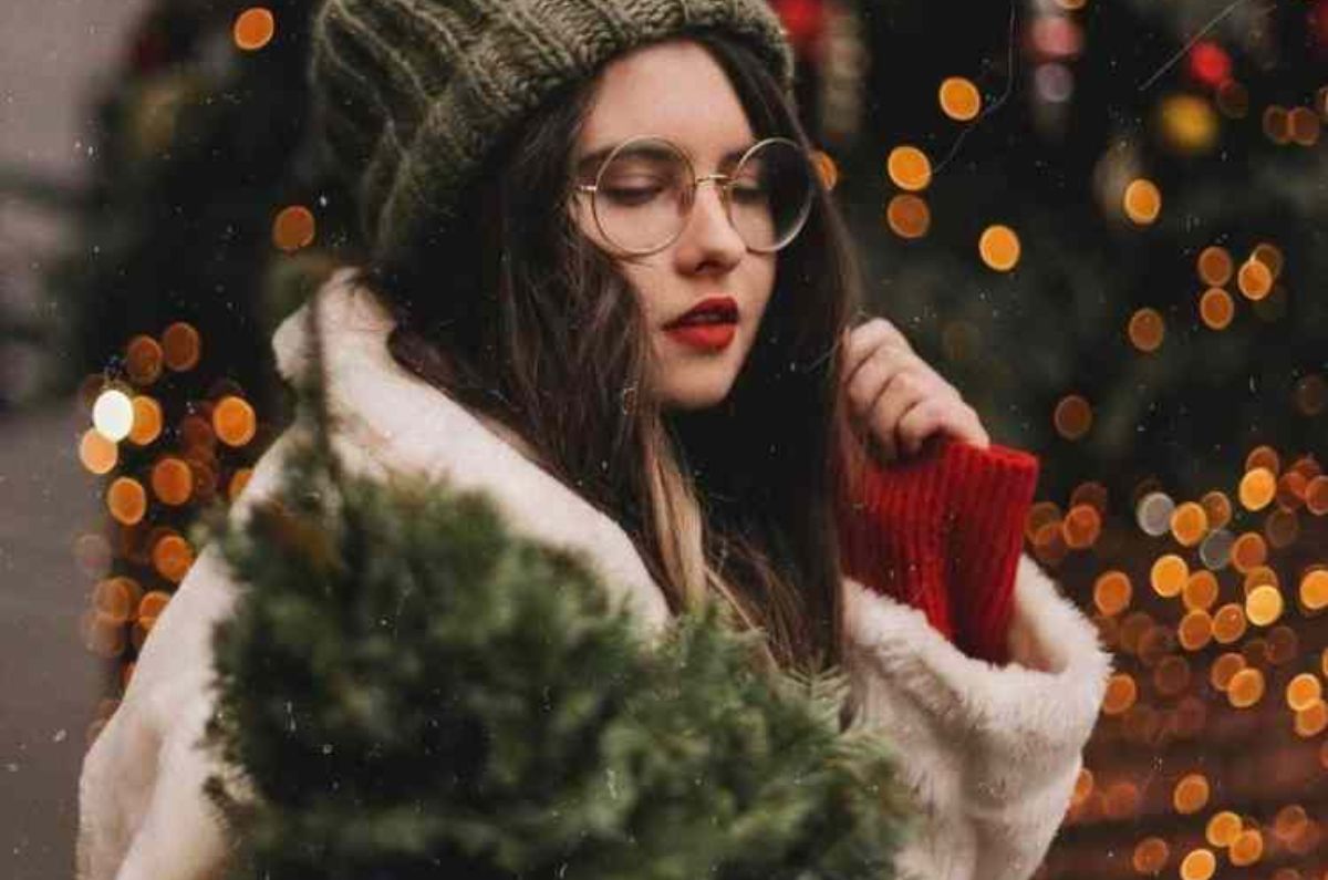 7 poses para fotos navideñas que puedes tomar solita con tu celular