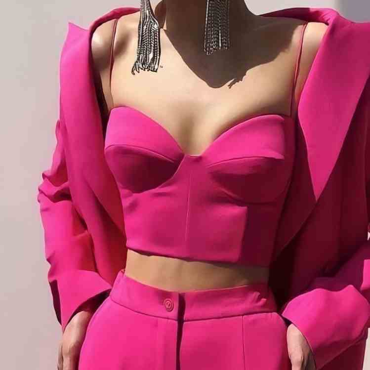 outfits color viva magenta