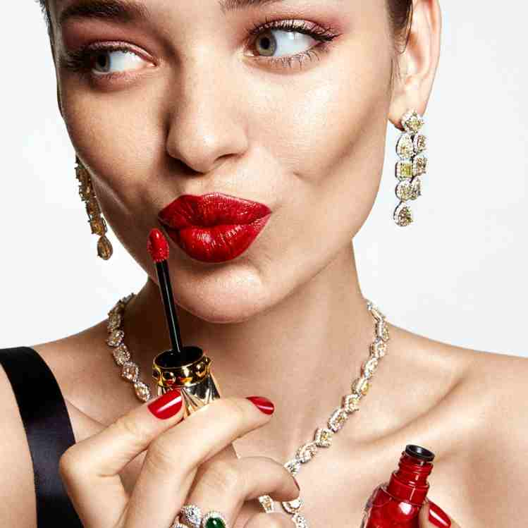 labiales rojos para lucir un holiday makeup