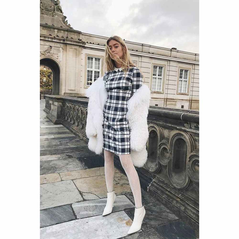 Vestido de mascota y suéter de peluche outfit con vestido midi y saco depeluche blanco con mallas blancas