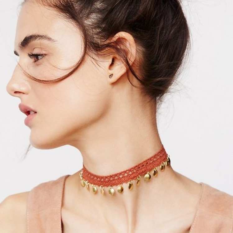 Los chokers serán tendencia este 2023 y aquí te decimos cómo usarlos