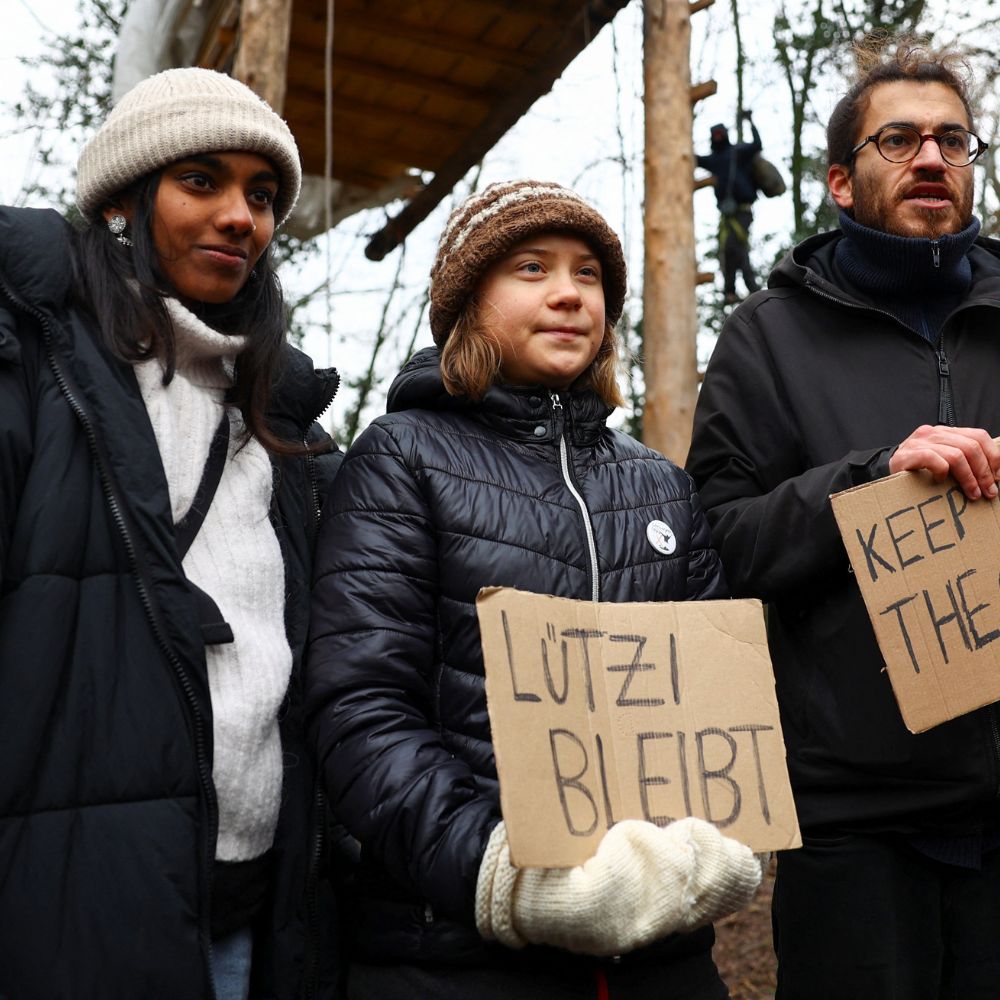 Greta Thunberg y activistas