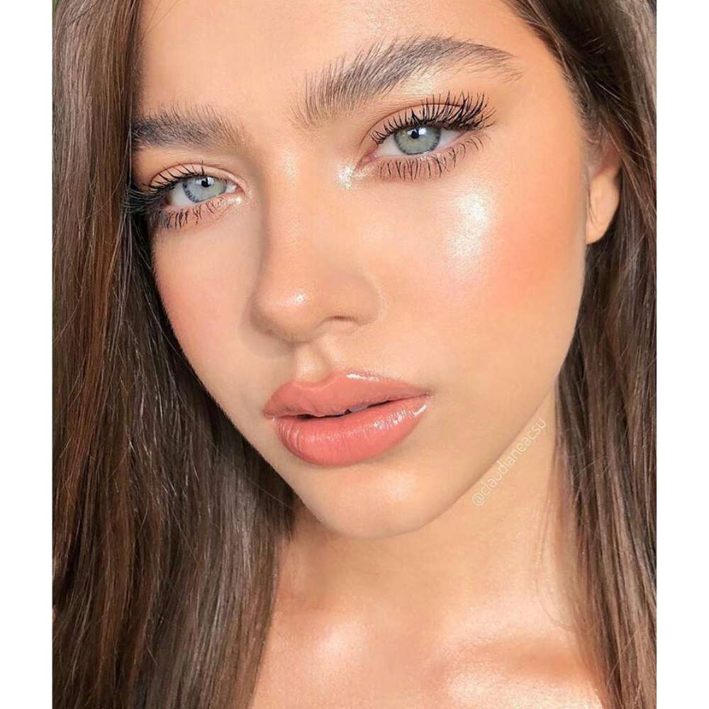 light feminine makeup