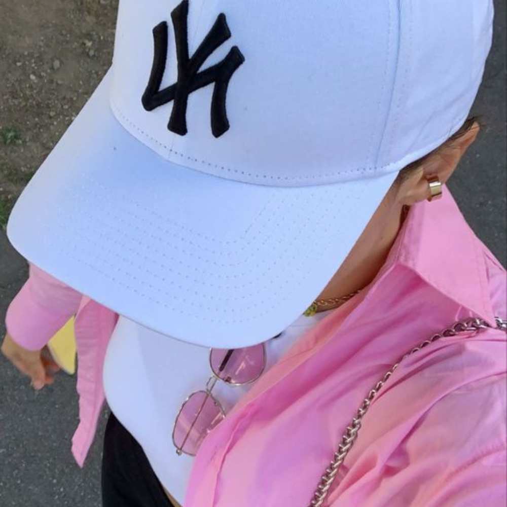 Cómo puedes usar gorras correctamente evitando estos errores 2