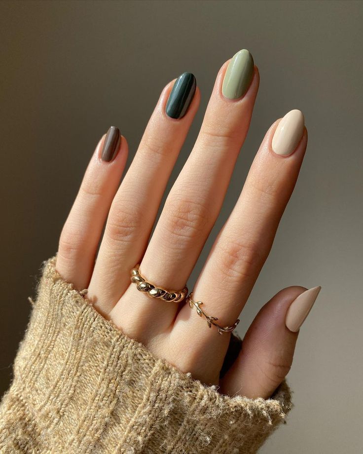 uñas verde olivo Uñas verde olivo