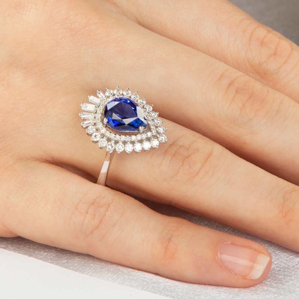 tradiciones de novias que debes lucir en tu boda: joyas con color azul