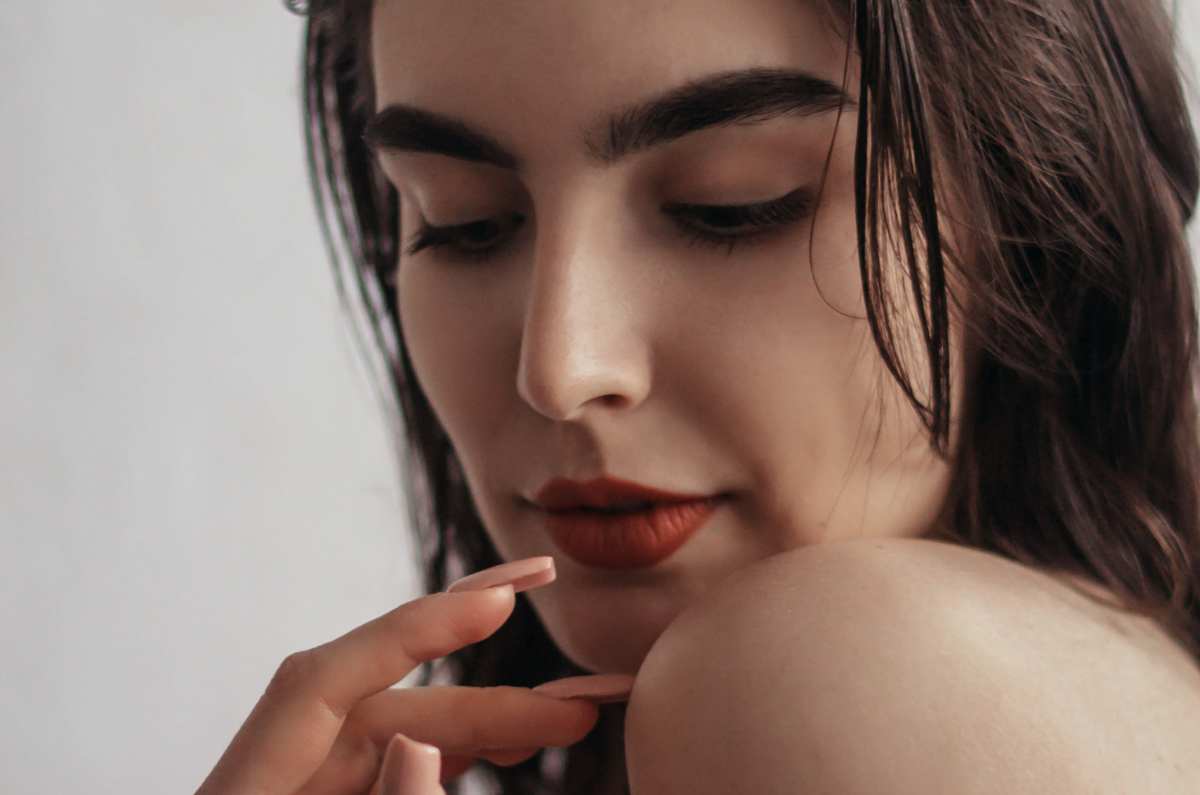 Los mejores tonos de labiales nude para las pieles morenas