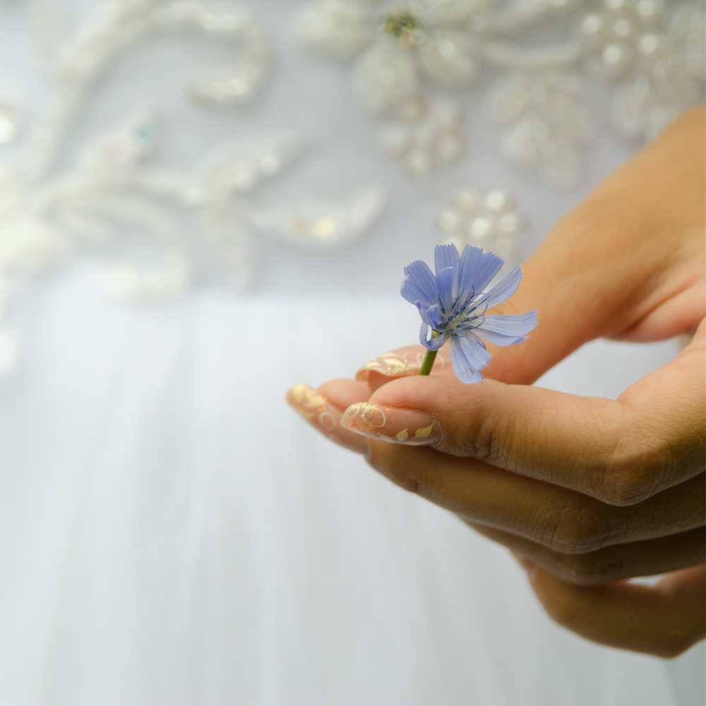 tradiciones de novia: por qué una novia debe llevar algo azul en su boda
