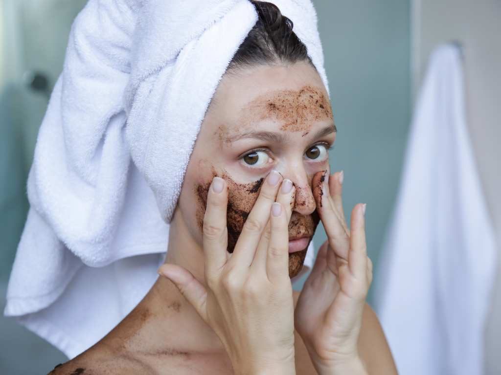 exfoliar la cara en tu rutina de skincare