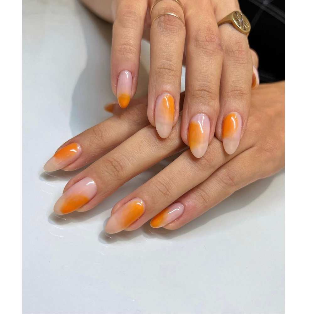 aura nails color amarillo