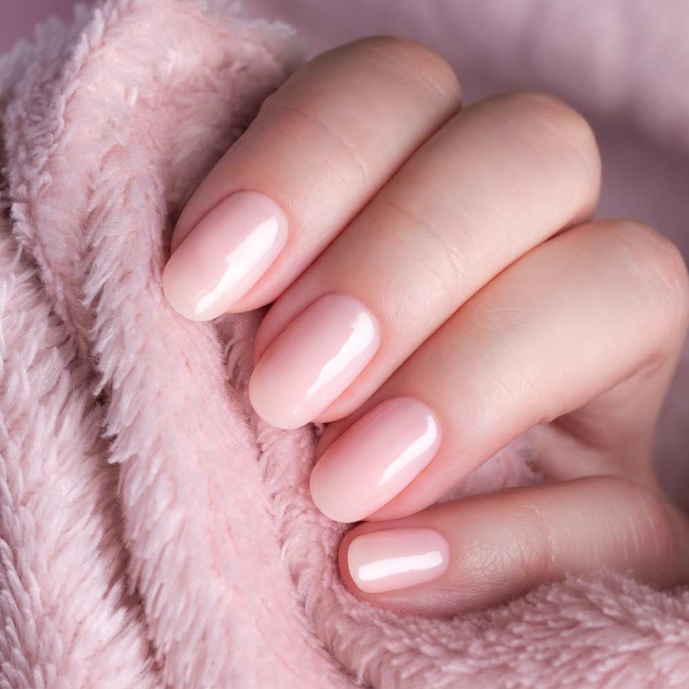 uñas naturales con pigmento rosa