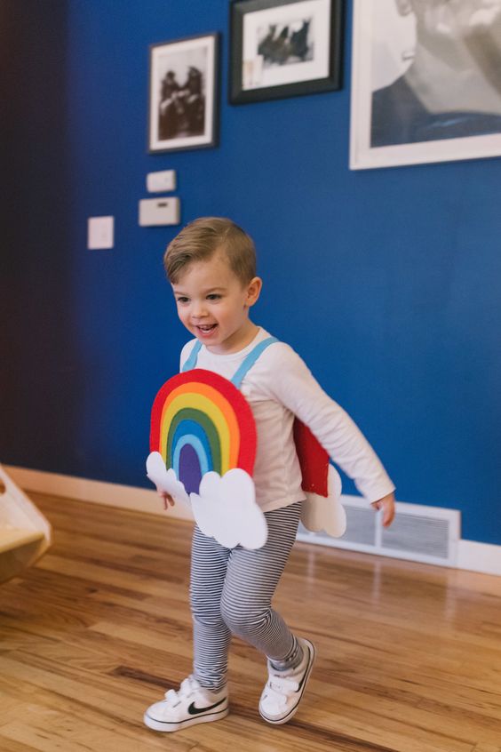 Disfraz de primavera para niños hecho en casa con material reciclado 3