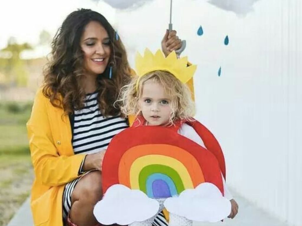 Trajes para niñas sales con material reciclado