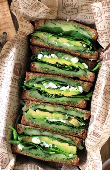 los mejores desasyunos saludables sandwich de aguacate y espinaca sandwich de aguacate y espinaca