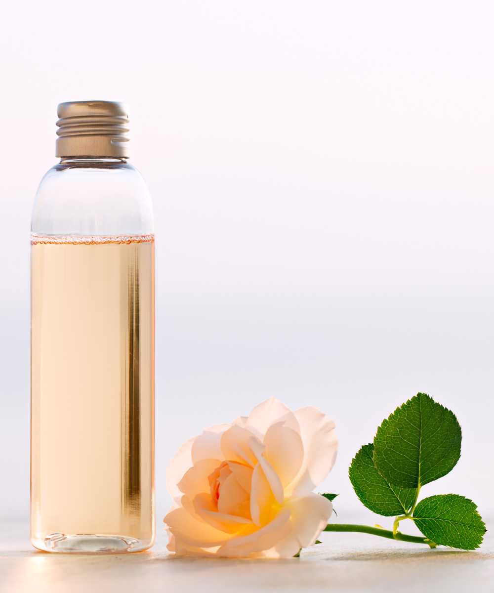 que es el agua de rosas y para que sirve 