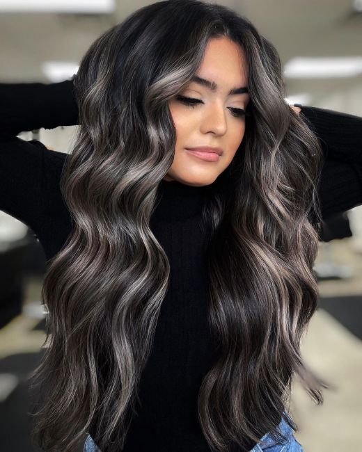 balayage cenizo para cabello oscuro