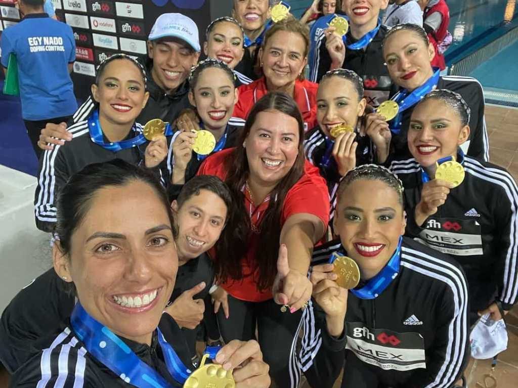 equipo-de-natacion-artistica-oro-en-el-mundial-de-egipto