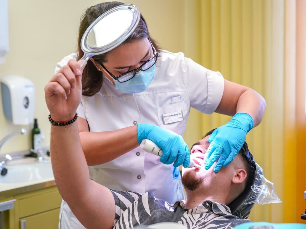 Conviértete en un experto en Higiene Bucodental desde casa