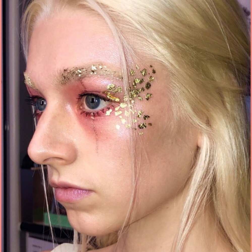 ¿Cejas con glitter? La tendencia perfecta para usarla en festivales 1