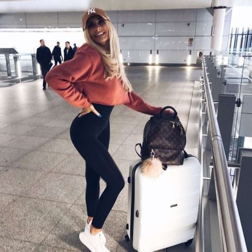 Ideas de outfits cómodos y elegantes para viajar en avión 2