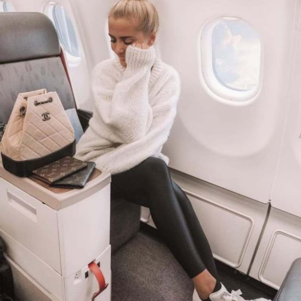 Ideas de outfits cómodos y elegantes para viajar en avión 4