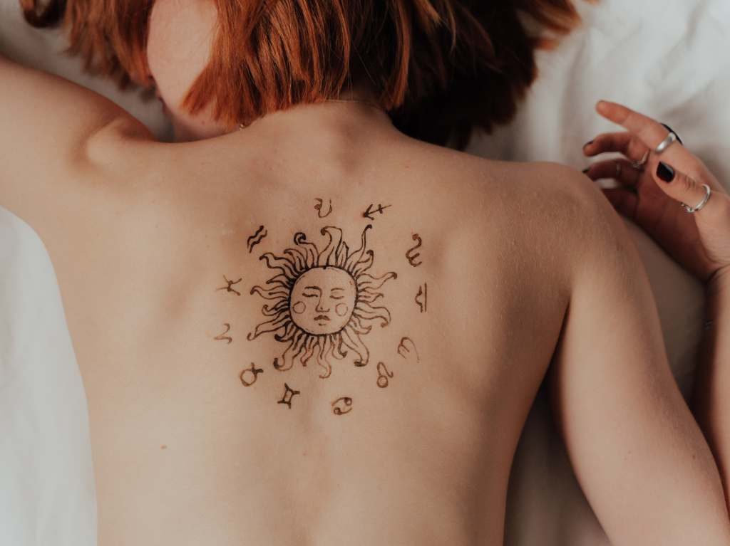tatuajes en la espalda discretos y elegantes