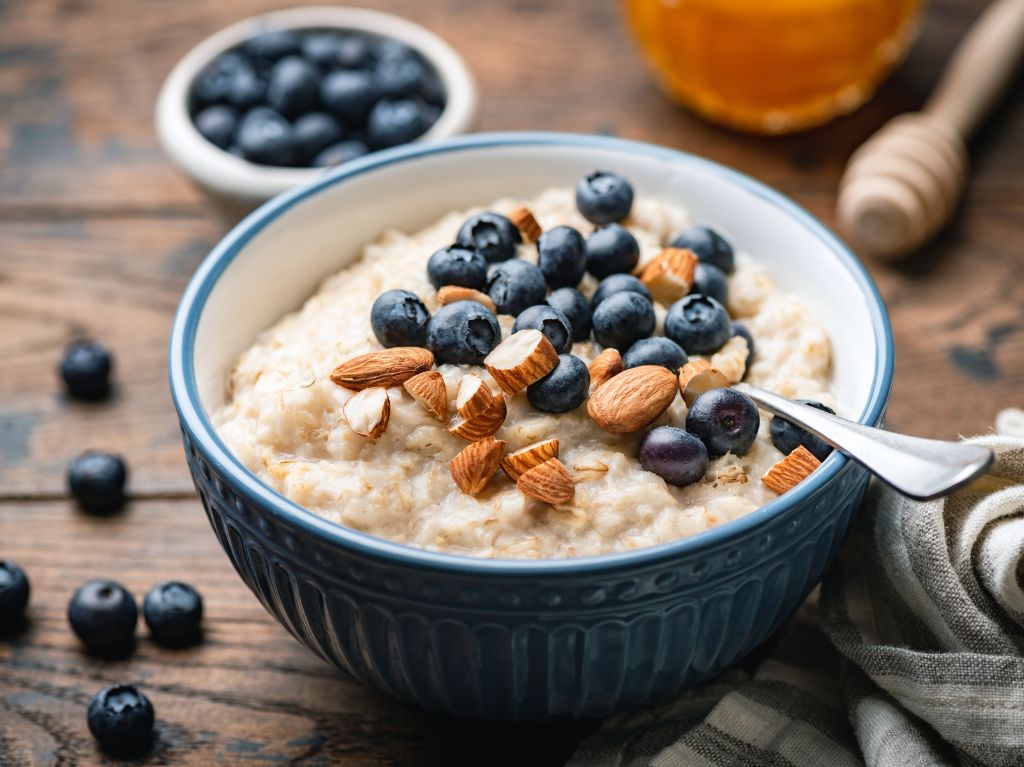 Beneficios de la avena por la noche: 5 recetas para tu cena ligera