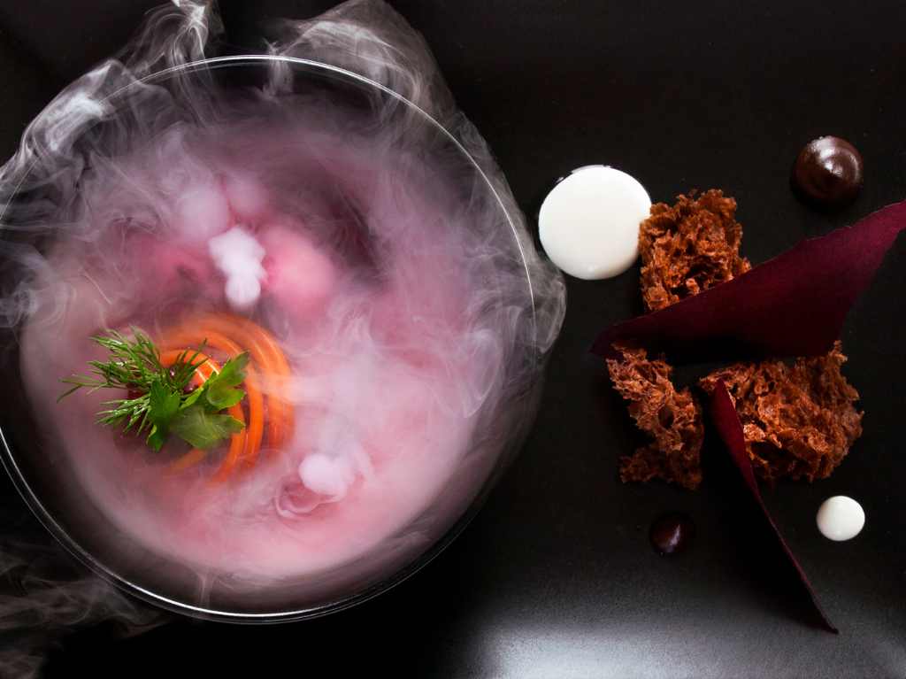 ¿Qué es la gastronomía molecular y dónde probarla?