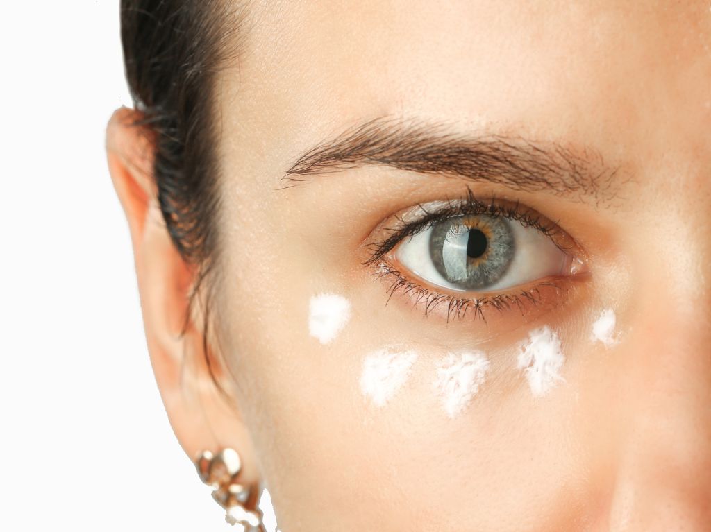 ¿Cómo eliminar las ojeras? Checa estos 10 remedios naturales