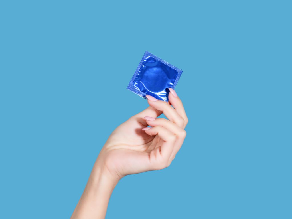 Qué es el “stealthing”, la forma de agresión sexual de la que se acusa a Tenoch Huerta