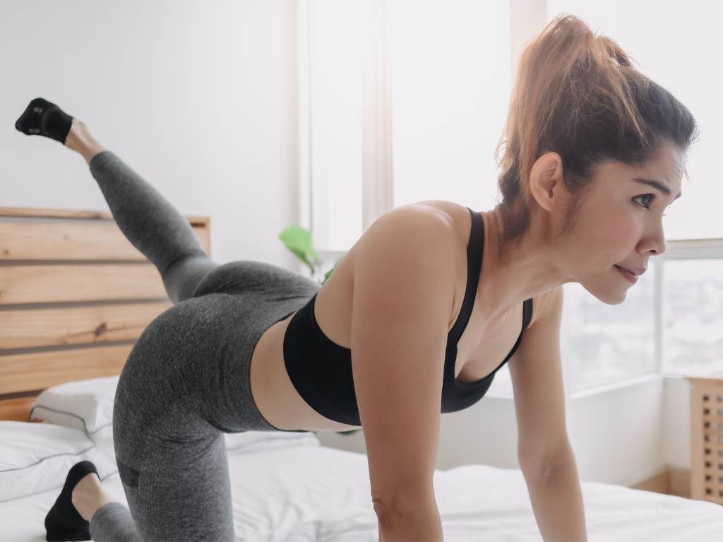 ejercicios para glúteos que puedes hacer en cama
