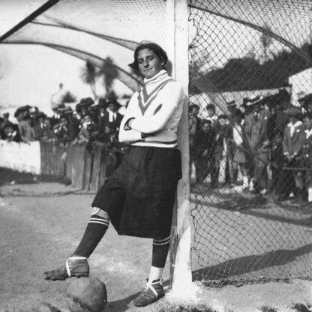 ¿Quién fue la primera mujer futbolista en el mundo? 3
