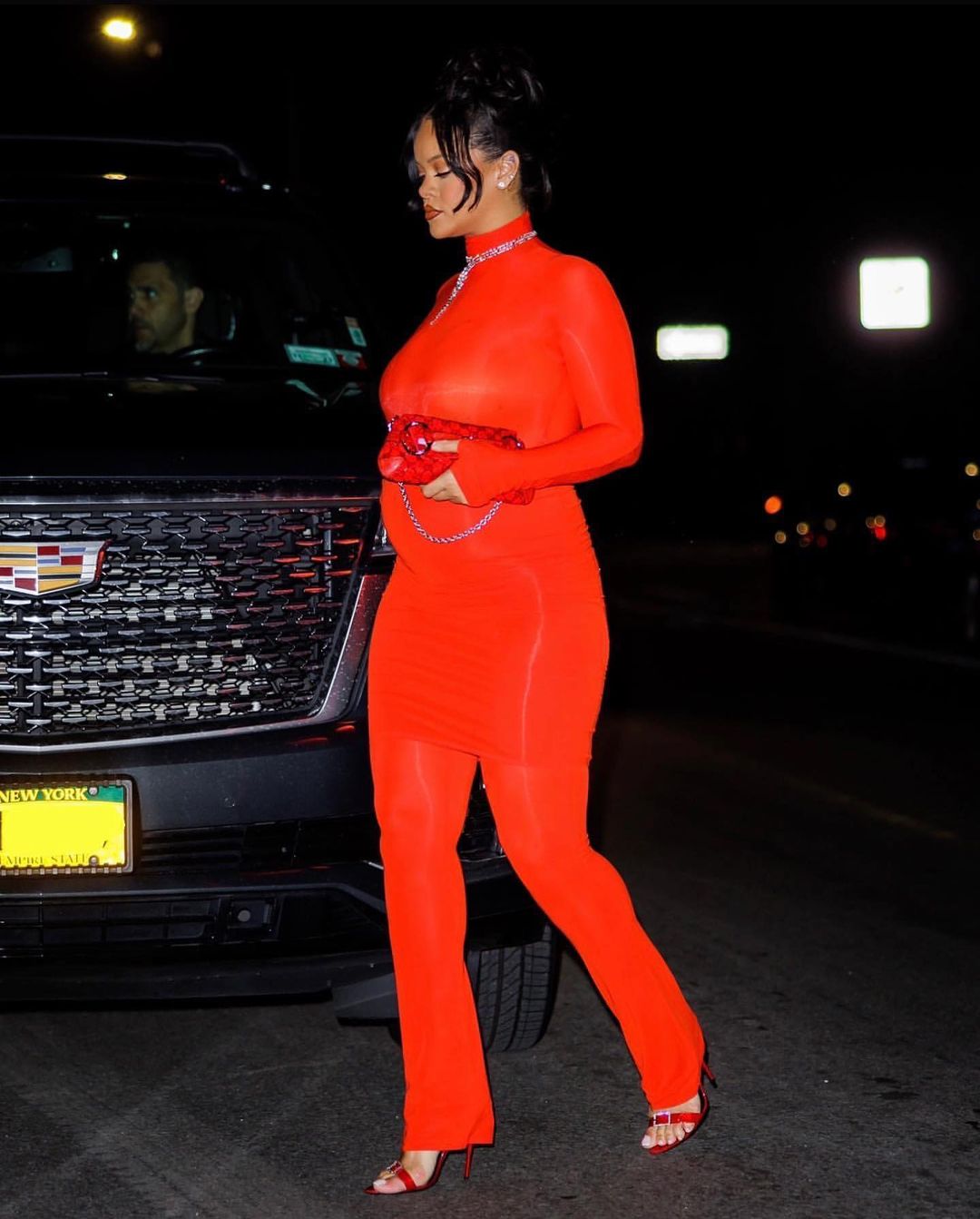 look rojo re rihanna para new york 